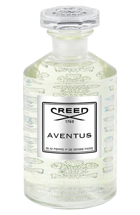 creed aventus cologne flacon.